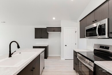 2128 N 7th St E, Mountain Home, ID 83647 - photo 5