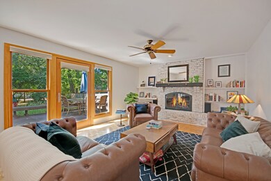 1214 Arthur Rd, Naperville, IL 60540 - photo 4