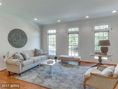 9923 Trosby Ct, Vienna, VA 22181 - photo 4