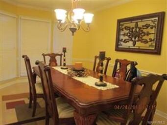 SPACIOUS FORMAL DINING ROOM