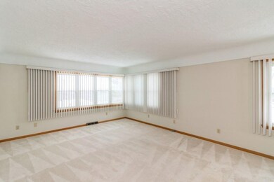 2535 Hull Ave, Des Moines, IA 50317 - photo 5