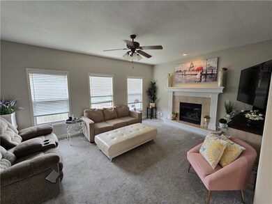 715 Saddle Ridge Ct, Raymore, MO 64083 - photo 6