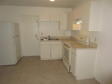 319 11th Ave E Kitchen