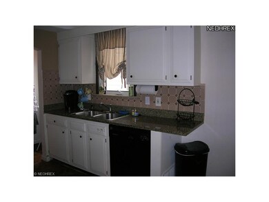 GRANITE COUNTERTOPS W/PRETTY BACKSPLASH TILE! NEWE