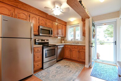 84 Shelburne Rd, MerriMacK, NH 03054 - photo 4