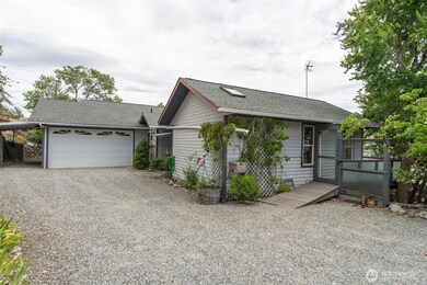 916 No See Um Rd, Chelan, WA 98816 - photo 2