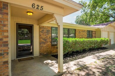 625 Cullum Ave, Hurst, TX 76053 - photo 2