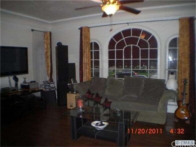 Very nice living room with laminate flooring throu