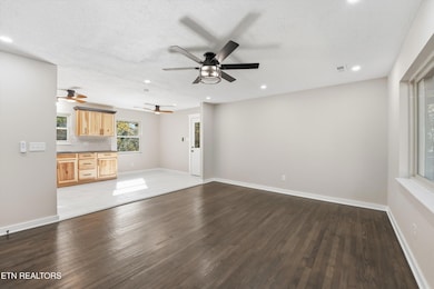 04-2416 Alberta Dr-5