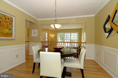 10749 Brewer House Rd, Rockville, MD 20852 - photo 5