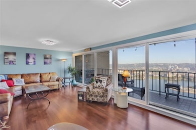 The living room is 25 feet wide and has full floor