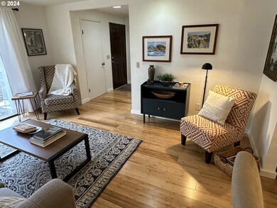 1100 N Meridian St unit 16, Newberg, OR 97132 - photo 6