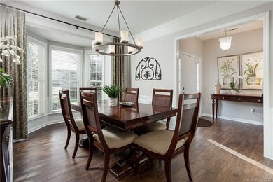 Wow this Dining Room is so beautiful with the expa