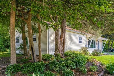 214 Pershing Ct, Davenport, IA 52803 - photo 2