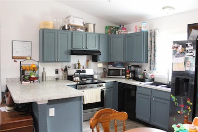 Kitchen with breakfast bar