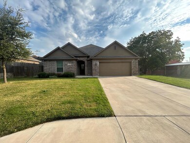 553 W Oak St, Decatur, TX 76234 - photo 2
