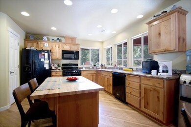 1730 Lonnon Rd, Grants Pass, OR 97527 - photo 2