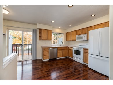 6621 N Columbia Way unit 4, Portland, OR 97203 - photo 5