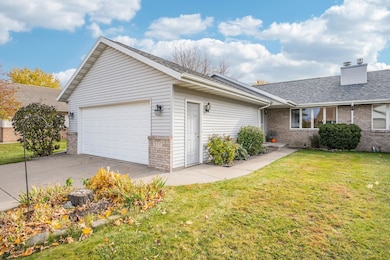 925 Pleasantview Ave, Little Chute, WI 54140 - photo 2