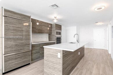 Icon Bay unit 3907, Miami, FL 33137 - photo 7