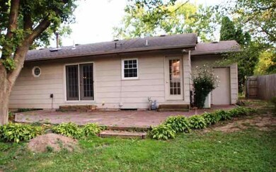 1010 Parkway Dr, Bettendorf, IA 52722 - photo 2