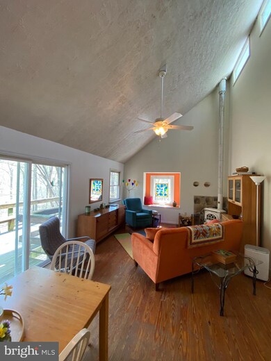 688 Amberwood Ln, Great Cacapon, WV 25422 - photo 6