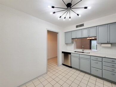 I love this light fixture in the kitchen!  Never h