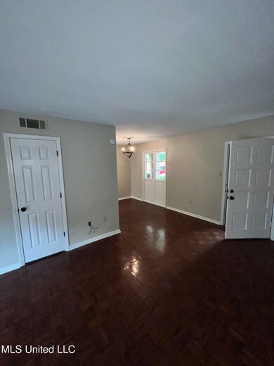LIVING/DINING