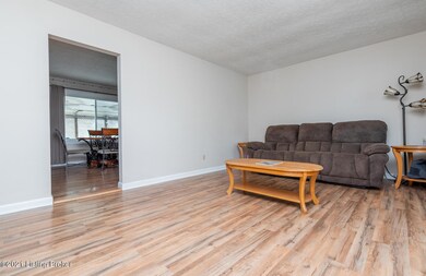 1419 Fisher Ln, Mount Washington, KY 40047 - photo 5