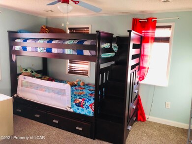420 E.9TH ST. HAZ. BEDRM 3 BUNK BEDS PIC