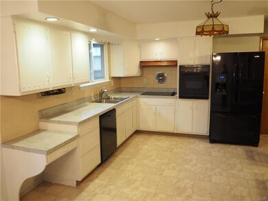 5172 Dewey St, Whitehall, PA 18052 - photo 4