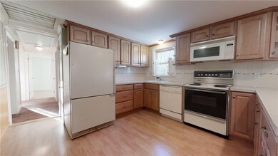 23 Yucatan Dr, Warwick, RI 02889 - photo 4