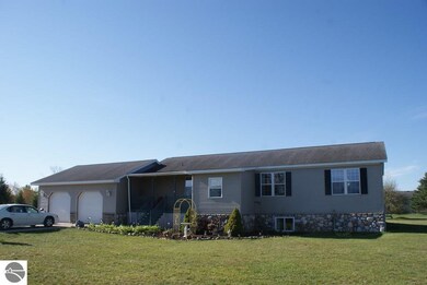 Just look at the uber-attractive home!