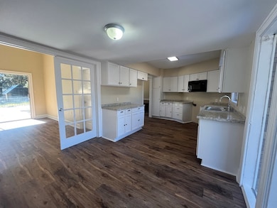 1606 Whispering Pines Rd, Albany, GA 31707 - photo 2