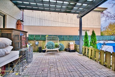 unlisted-address, Skokie, IL 60077 - photo 6