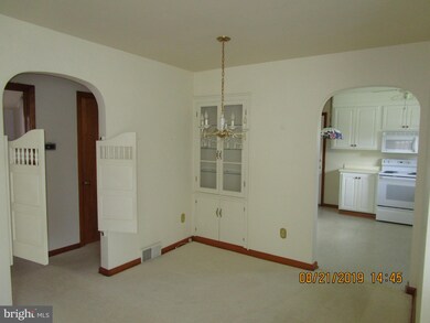 17913 Oak Ridge Dr, Hagerstown, MD 21740 - photo 5
