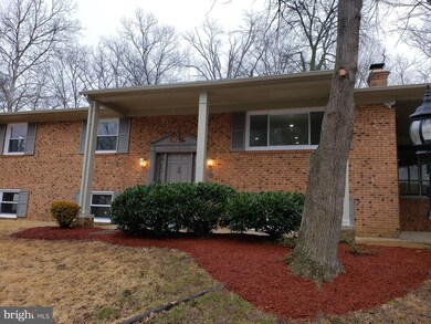 12814 Pine Tree Ln, Fort Washington, MD 20744 - photo 2