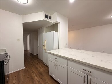 9303 Hammerly Blvd unit 302, Houston, TX 77080 - photo 7