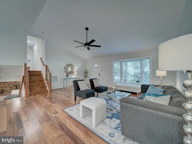 12356 Lima Ln, Reston, VA 20191 - photo 2