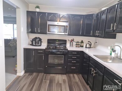 36 Upperbrook Ct, Parlin, NJ 08859 - photo 4