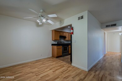 1702 W Tuckey Ln unit 218, Phoenix, AZ 85015 - photo 4