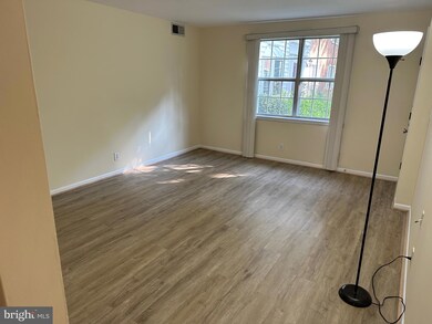 2661 S Walter Reed Dr unit C, Arlington, VA 22206 - photo 3