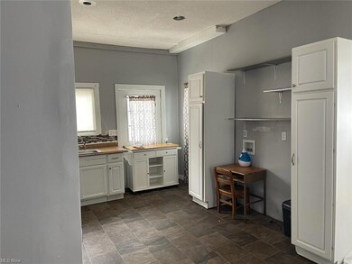 Kitchen with place for washer and dryer