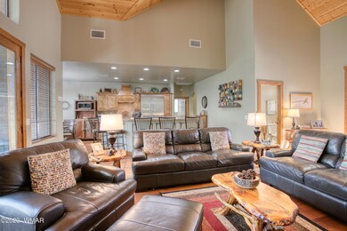 006_Living Room