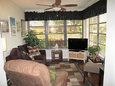 screen enclosed fenced in patio (3)