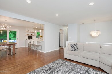 34 Dandy Dr Cos Cob CT 06807-large-022-1