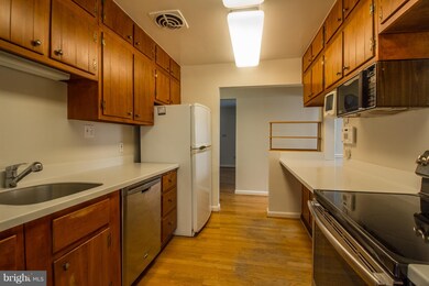 6808 Crutchfield St, Falls Church, VA 22043 - photo 7