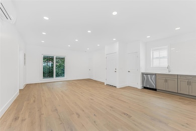 6140 Delafield Ave, Bronx, NY 10471 - photo 2