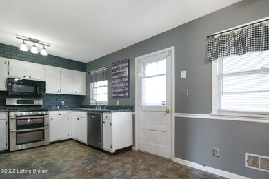 5505 Oakcreek Ln, Louisville, KY 40291 - photo 4