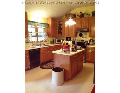 206 Cedar Dr, Scott Depot, WV 25560 - photo 7